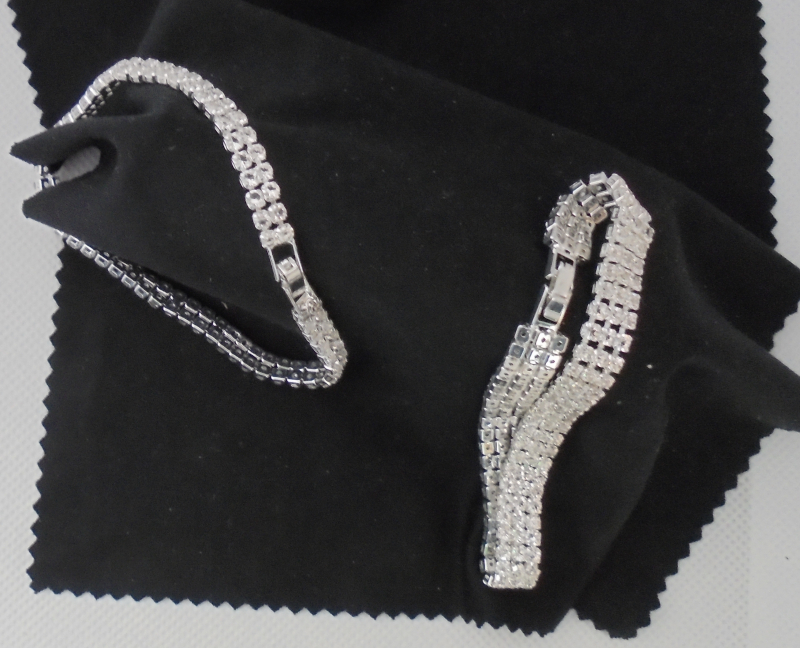 Armband mit Steinen in Diamantoptik Silber plattiert